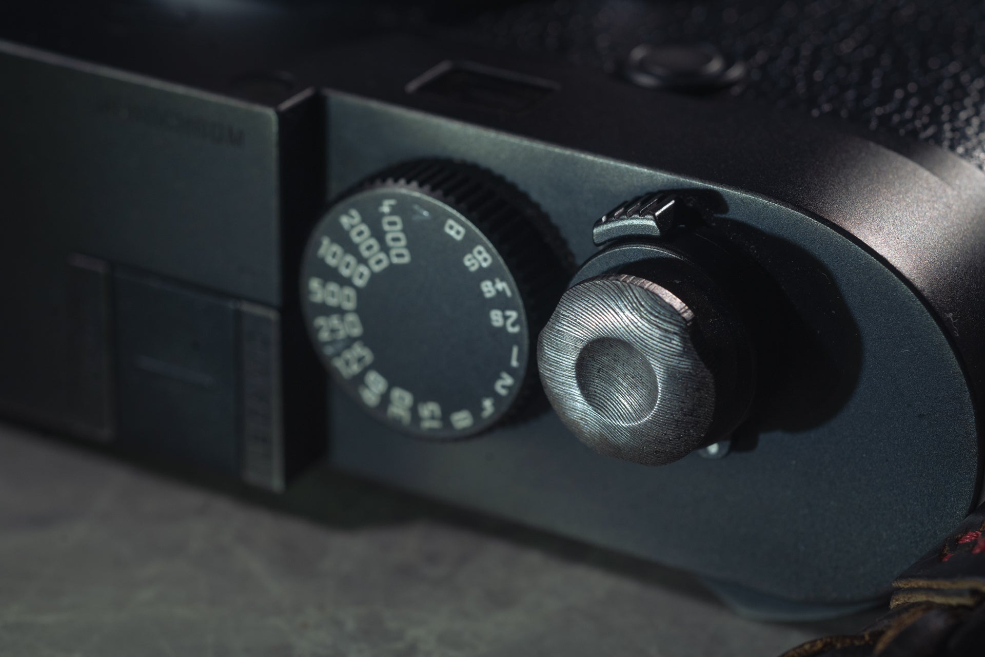 Damascus Steel soft shutter button on Leica M