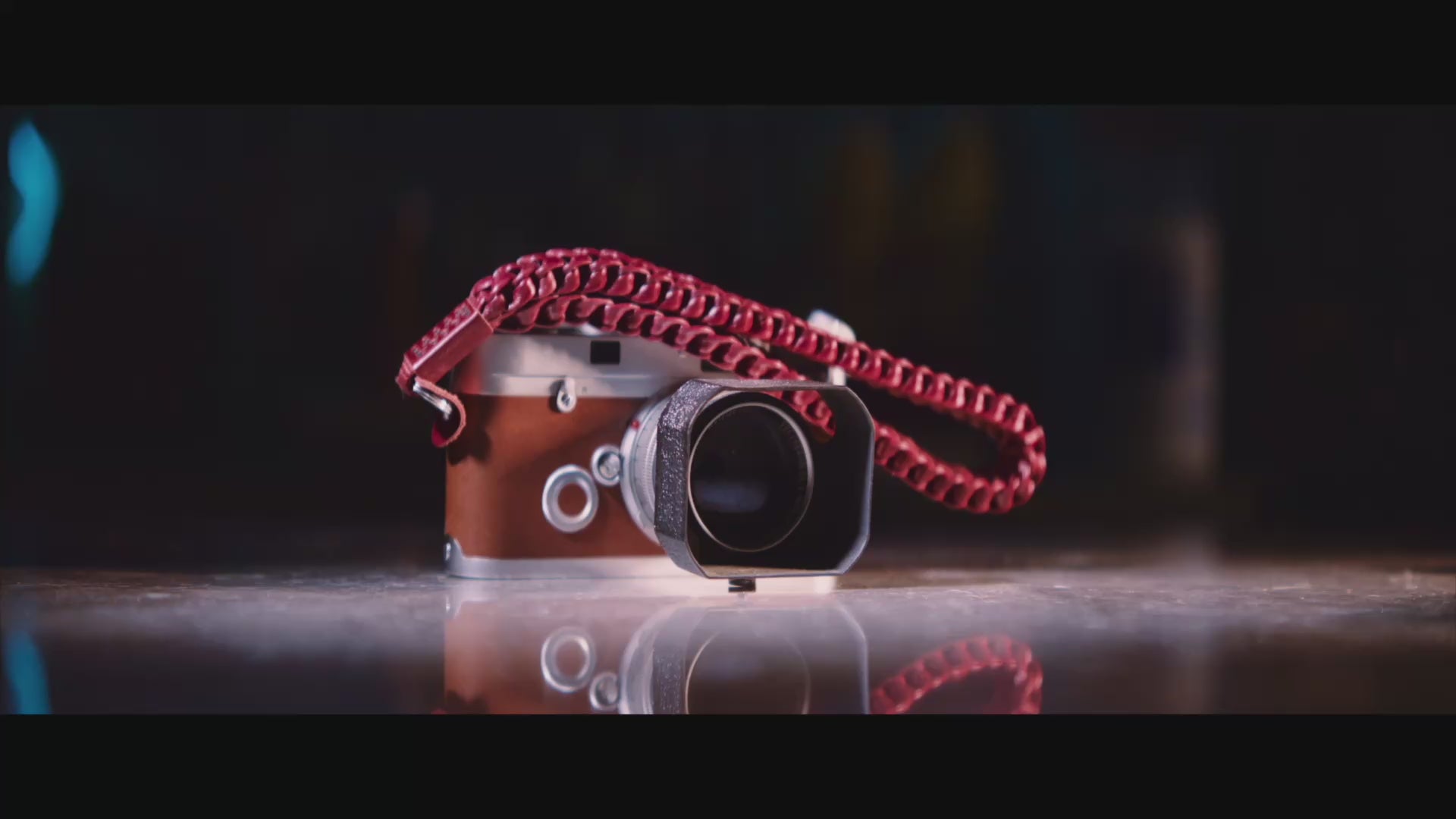 braided wrist strap in red leather attached onto Leica MP