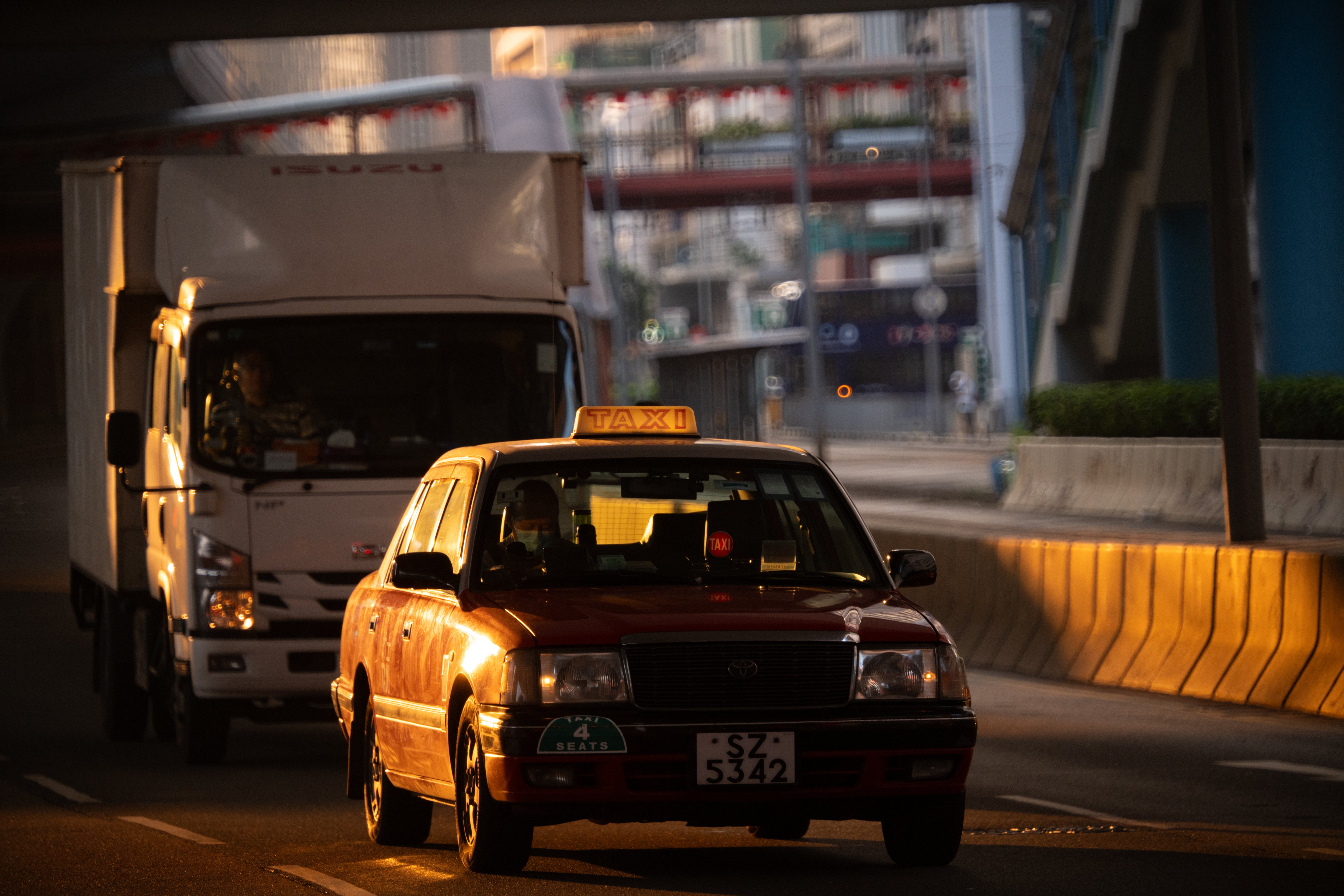 street photography using a 250mm reflex lens